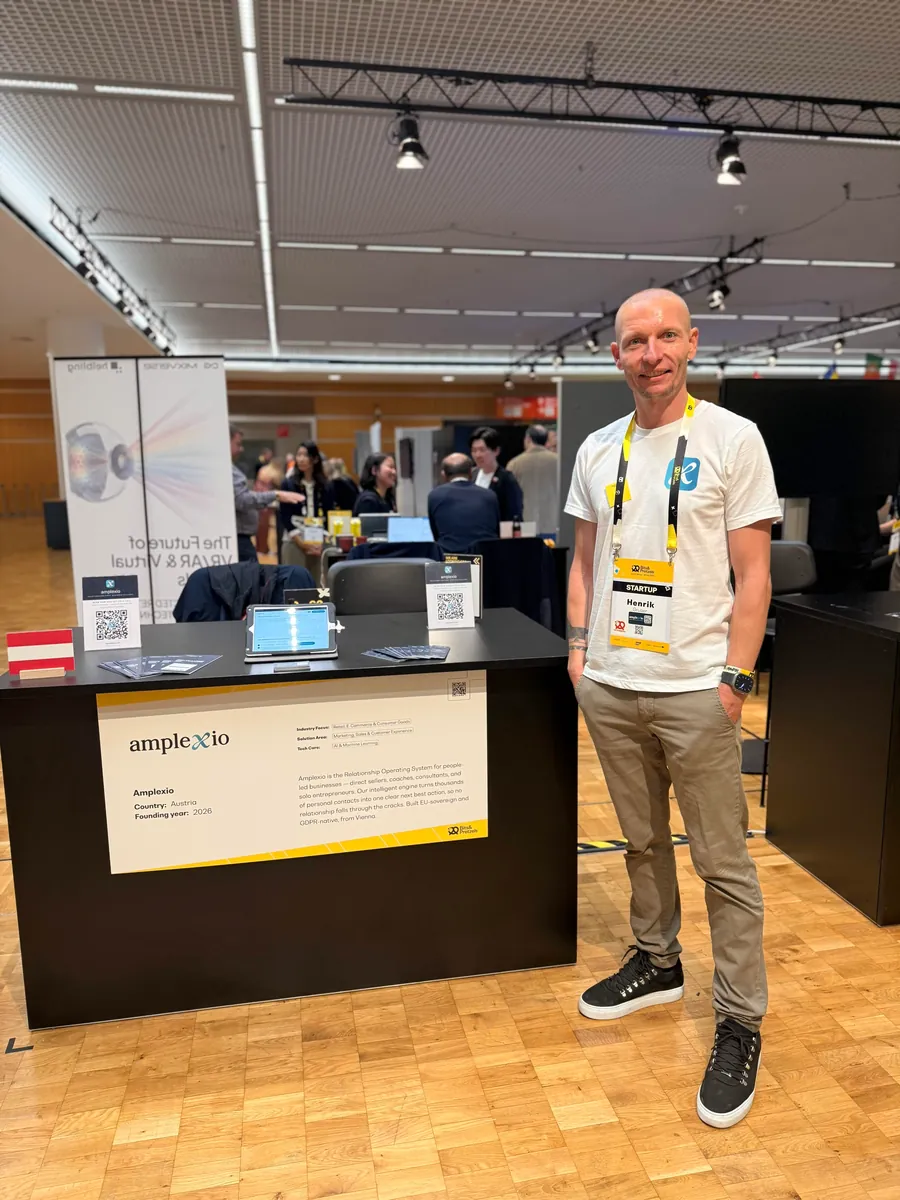 Henrik at the booth at Bits & Pretzels